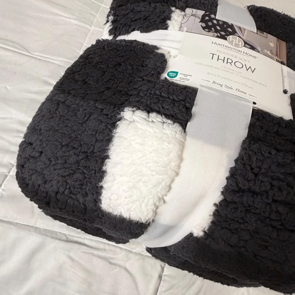 Huntington Home Throw 60x70 Black White‎ Checkered Plush Cozy NEW